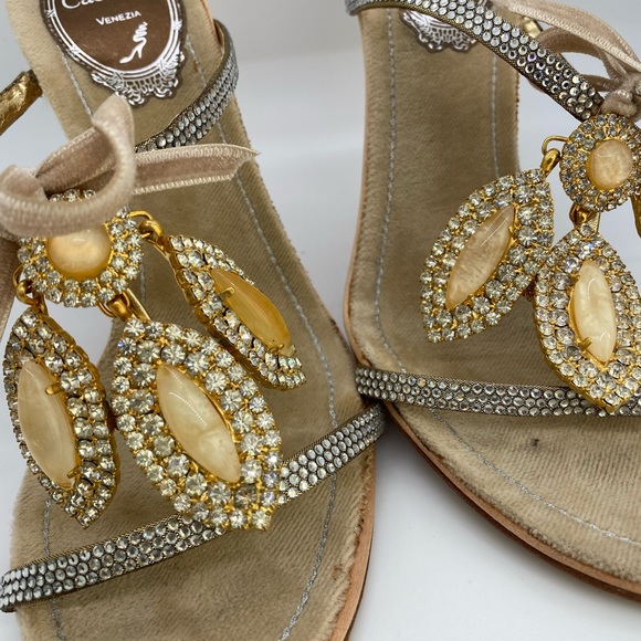 Dazzle the runway like a celebrity with this elegant jewels in your feet. - Picture 4 of 6
